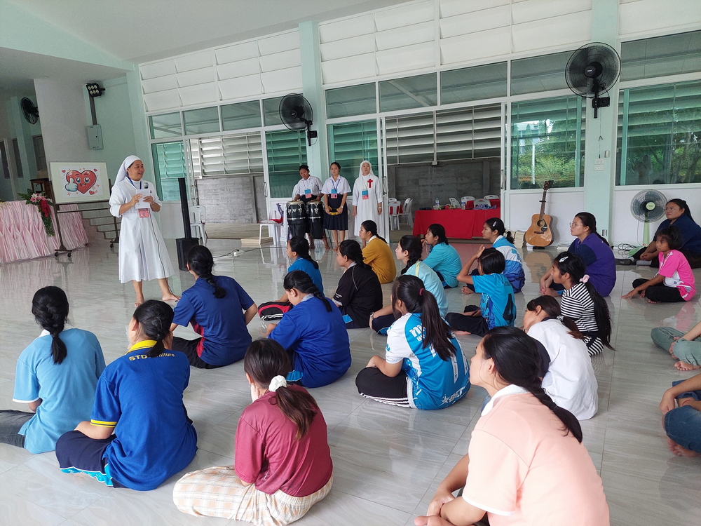 โครงการเยาวชนจิตอาสา จัด "ค่ายประกายรัก - ฉัน ว้าว"
