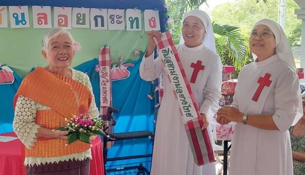 บ้านเบธานีร่วมสืบสานประเพณีลอยกระทง